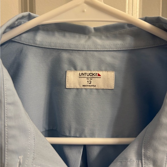 Women’s Untuck It button down shirt. Light blue. Size 12. New without tags. - Picture 2 of 3